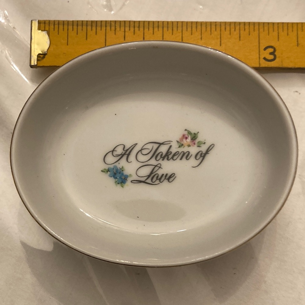 🐸 “A TOKEN OF LOVE” Collectible VTG AVON TRINKET DISH- 3” ; EUC